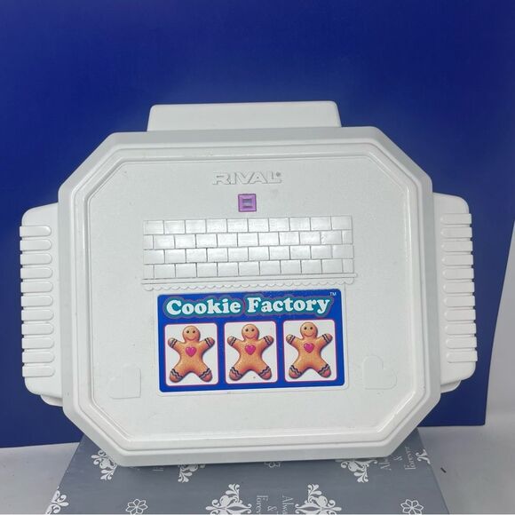 Rival Cookie Factory Model 9952 w/ instructions and 4 stacked Molded Pans - Picture 1 of 11